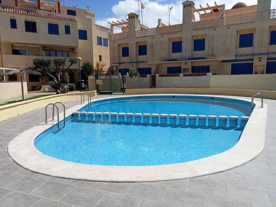 Apartamento En Los Nietos Con Piscina Comunitaria. Exterior photo