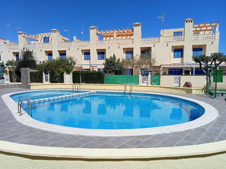 Apartamento En Los Nietos Con Piscina Comunitaria. Exterior photo