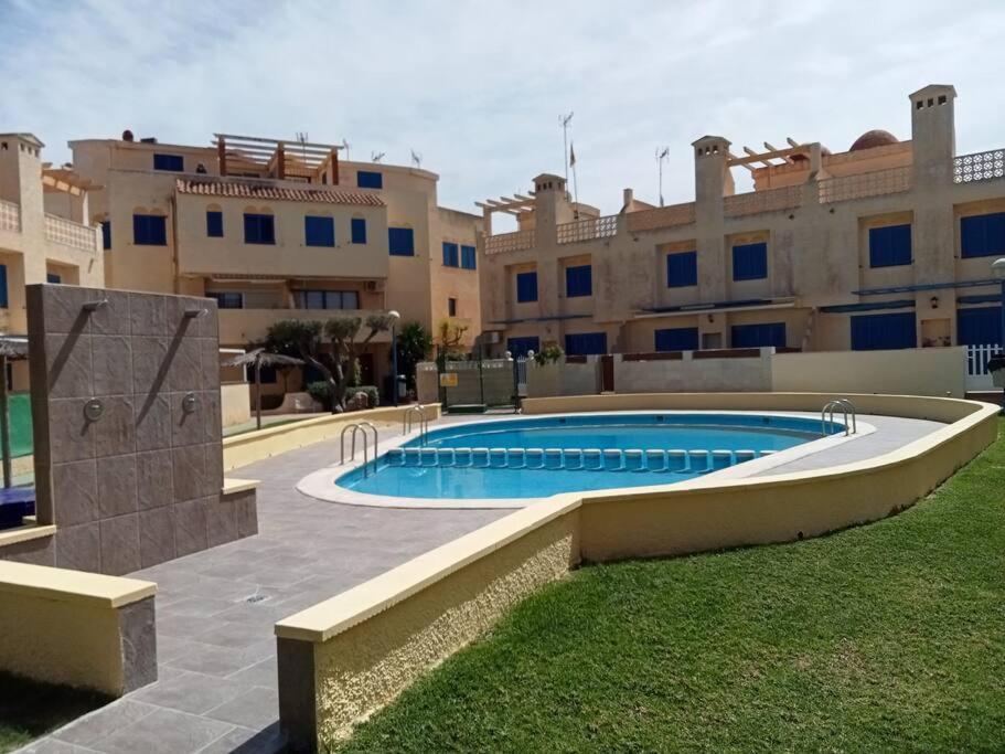 Apartamento En Los Nietos Con Piscina Comunitaria. Exterior photo